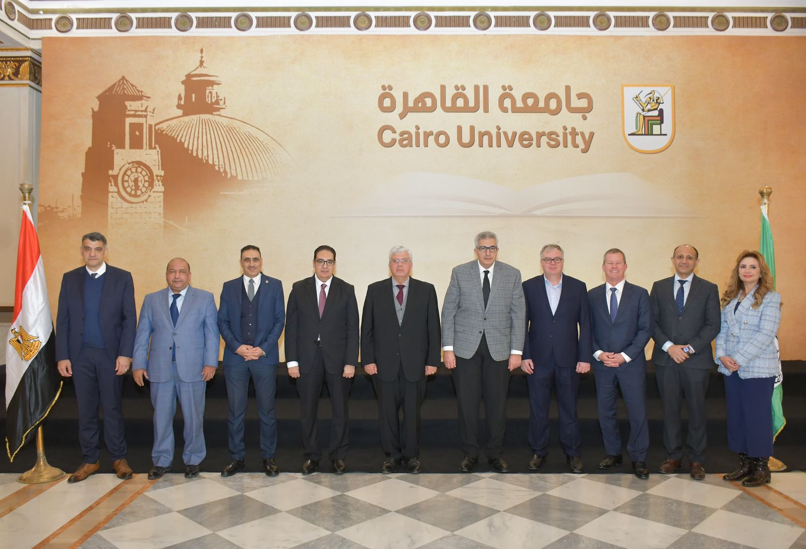 جامعة القاهرة تعقد شراكة استراتيجية مع جامعة أكسفورد لتطوير علاجات الأورام المتقدمة