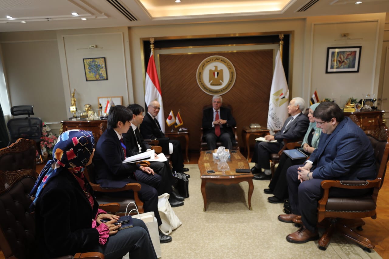 وزير التعليم العالي والبحث العلمي يستقبل السفير الياباني لبحث تعزيز التعاون المشترك