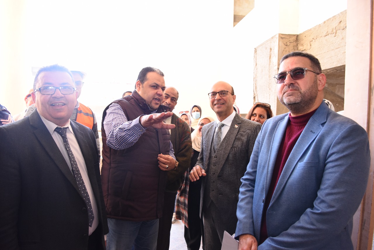 رئيس جامعة أسيوط يتفقد سير العمل في مشروع مقر كلية التربية للطفولة المبكرة بأسيوط الجديدة