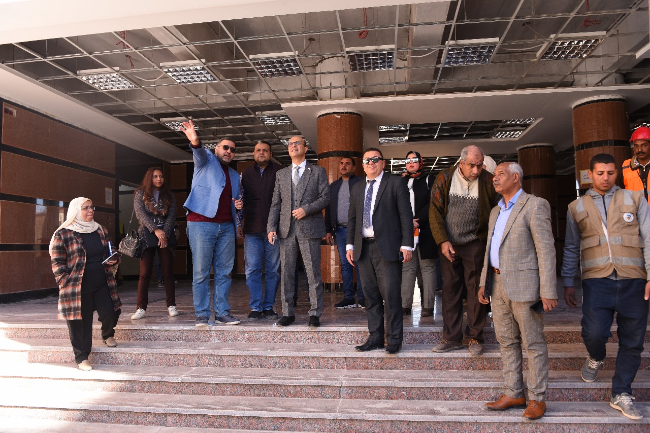 رئيس جامعة أسيوط يتفقد سير العمل في مشروع مقر كلية التربية للطفولة المبكرة بأسيوط الجديدة