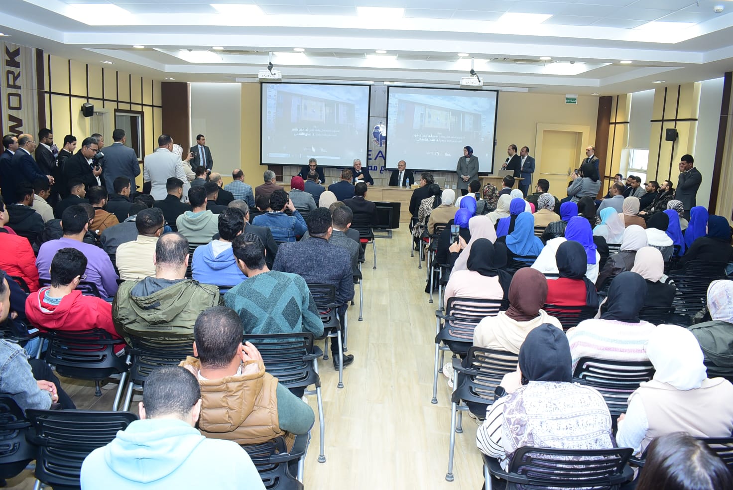 وزير التعليم العالي يثني على مركز إبداع مصر الرقمي CRETIVA في جامعة سوهاج