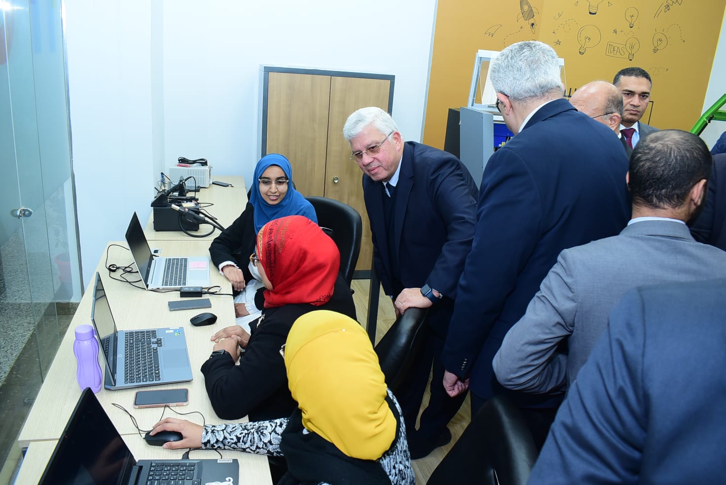 وزير التعليم العالي يثني على مركز إبداع مصر الرقمي CRETIVA في جامعة سوهاج