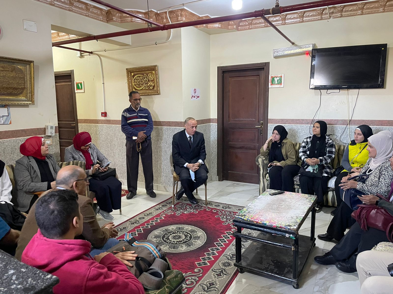 جامعة القاهرة تختتم المرحلة الأولي من مبادرة بداية بزيارة دار مسنين بيت العيلة