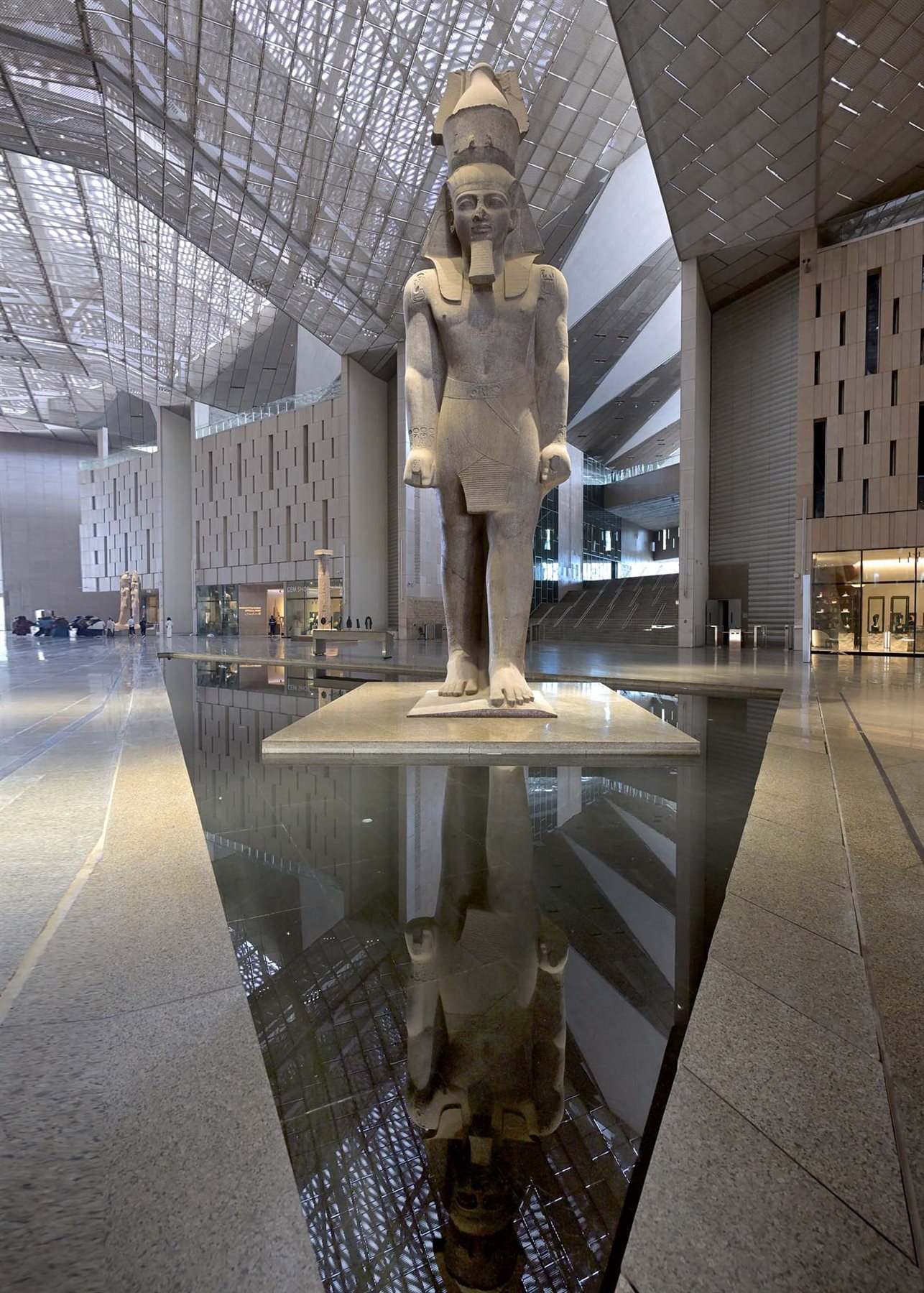 رئيس الوزراء يتابع الاستعدادات النهائية لافتتاح المتحف المصري الكبير