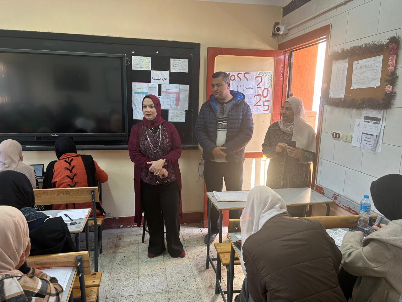 18،394 طالبًا وطالبة يؤدون امتحانات الفصل الدراسي الأول في تعليم مطروح وسط أجواء هادئة