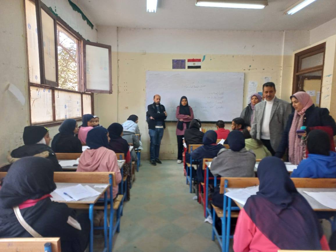 وكيل تعليم الجيزة في جولة تفقدية لضمان سير امتحانات صفوف النقل بكفاءة