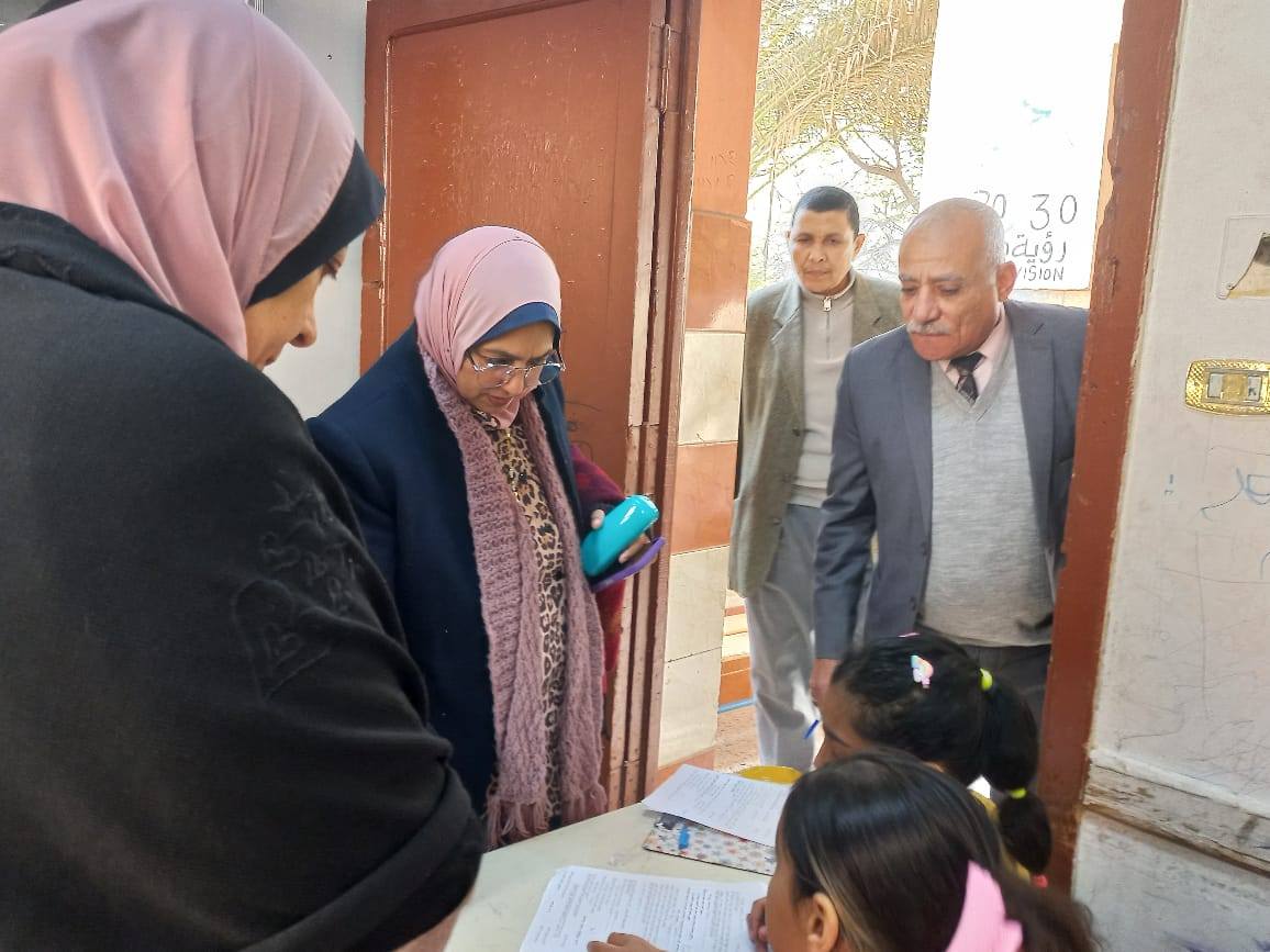 وكيل تعليم الجيزة في جولة تفقدية لضمان سير امتحانات صفوف النقل بكفاءة