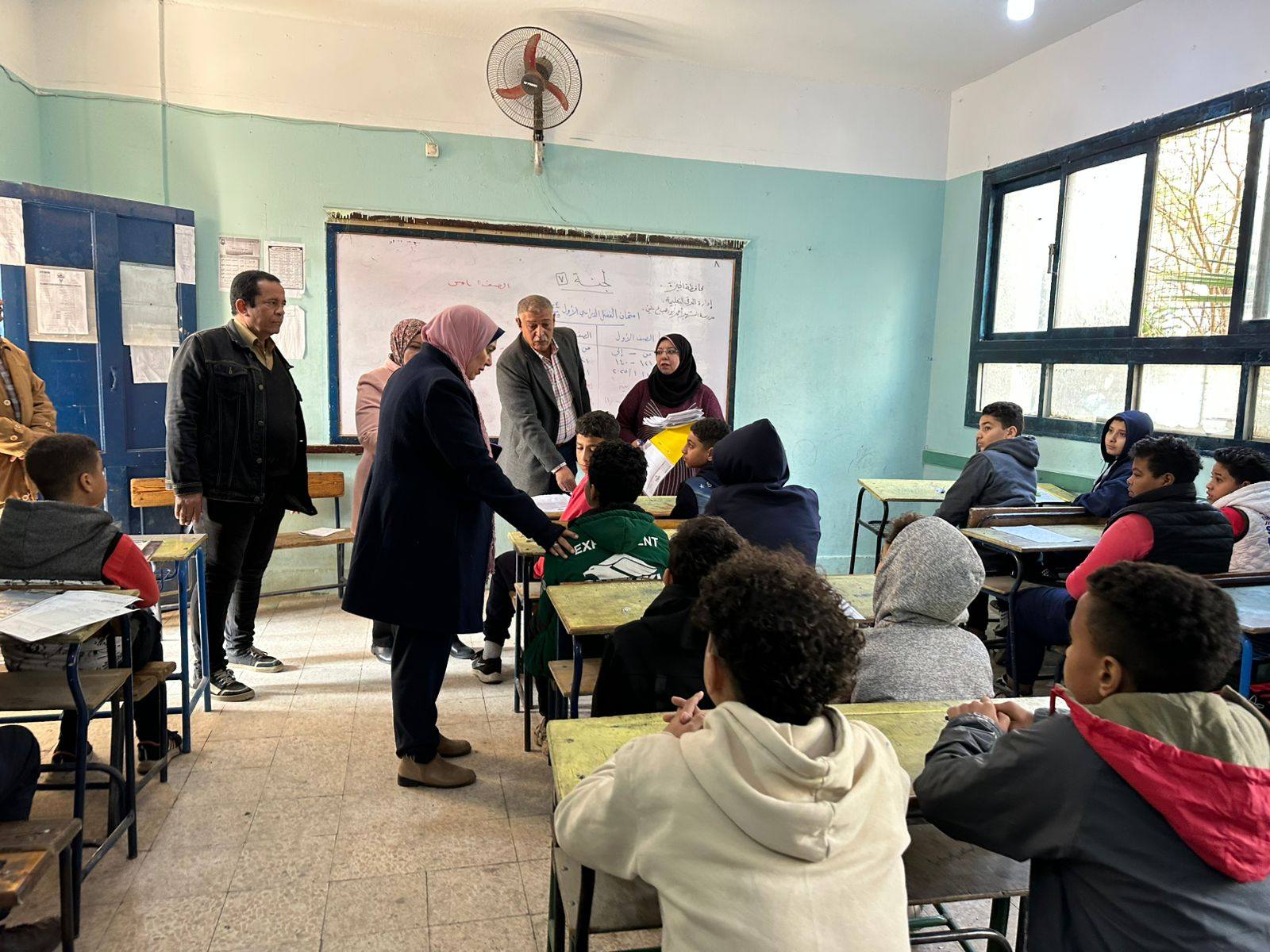 وكيل تعليم الجيزة في جولة تفقدية لضمان سير امتحانات صفوف النقل بكفاءة