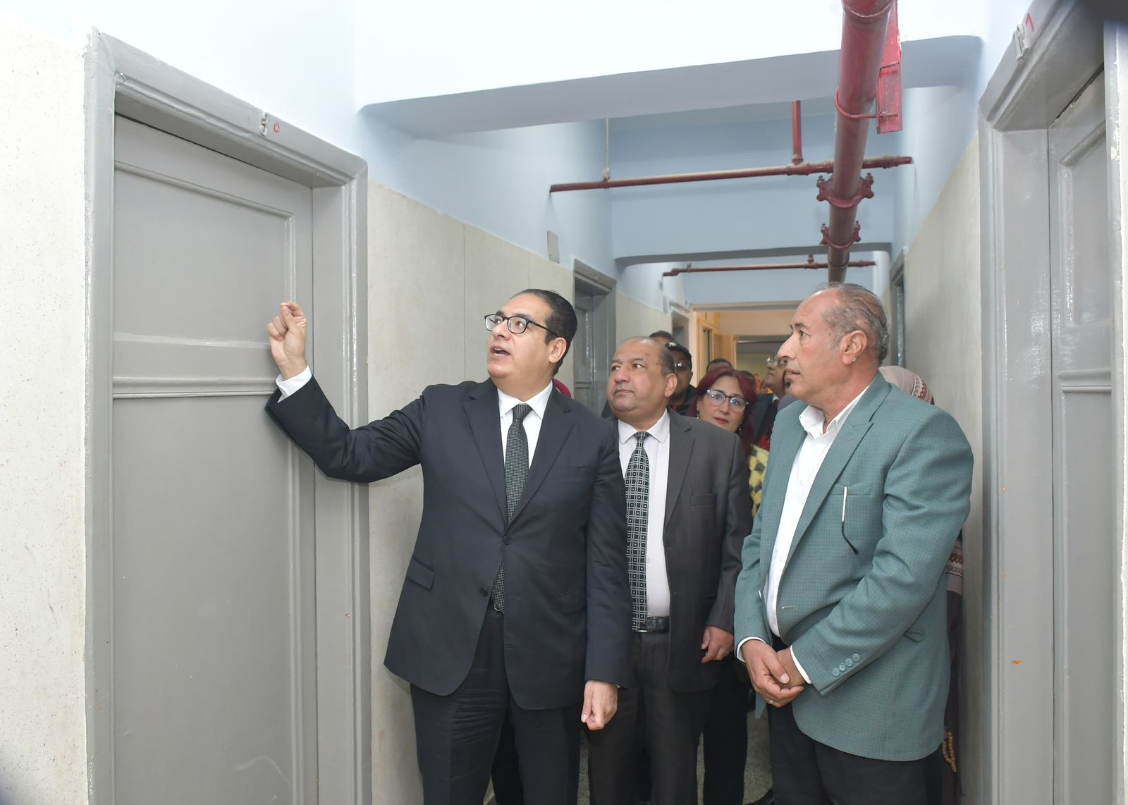 رئيس جامعة القاهرة يفتتح أعمال تطوير المبنى الثالث بمدينة رعاية الطالبات ببولاق الدكرور