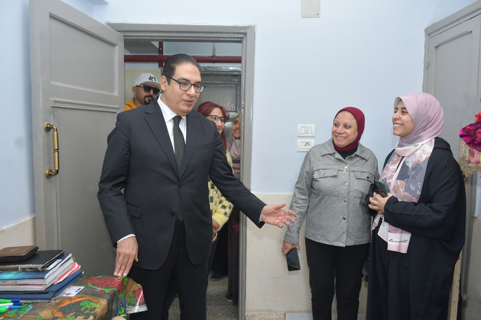 رئيس جامعة القاهرة يفتتح أعمال تطوير المبنى الثالث بمدينة رعاية الطالبات ببولاق الدكرور