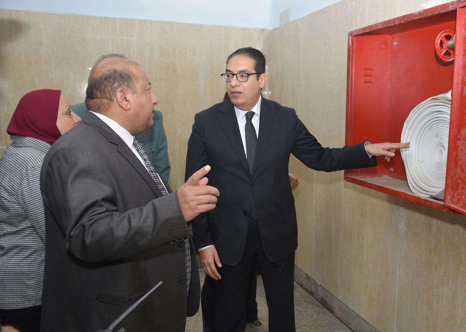 رئيس جامعة القاهرة يفتتح أعمال تطوير المبنى الثالث بمدينة رعاية الطالبات ببولاق الدكرور