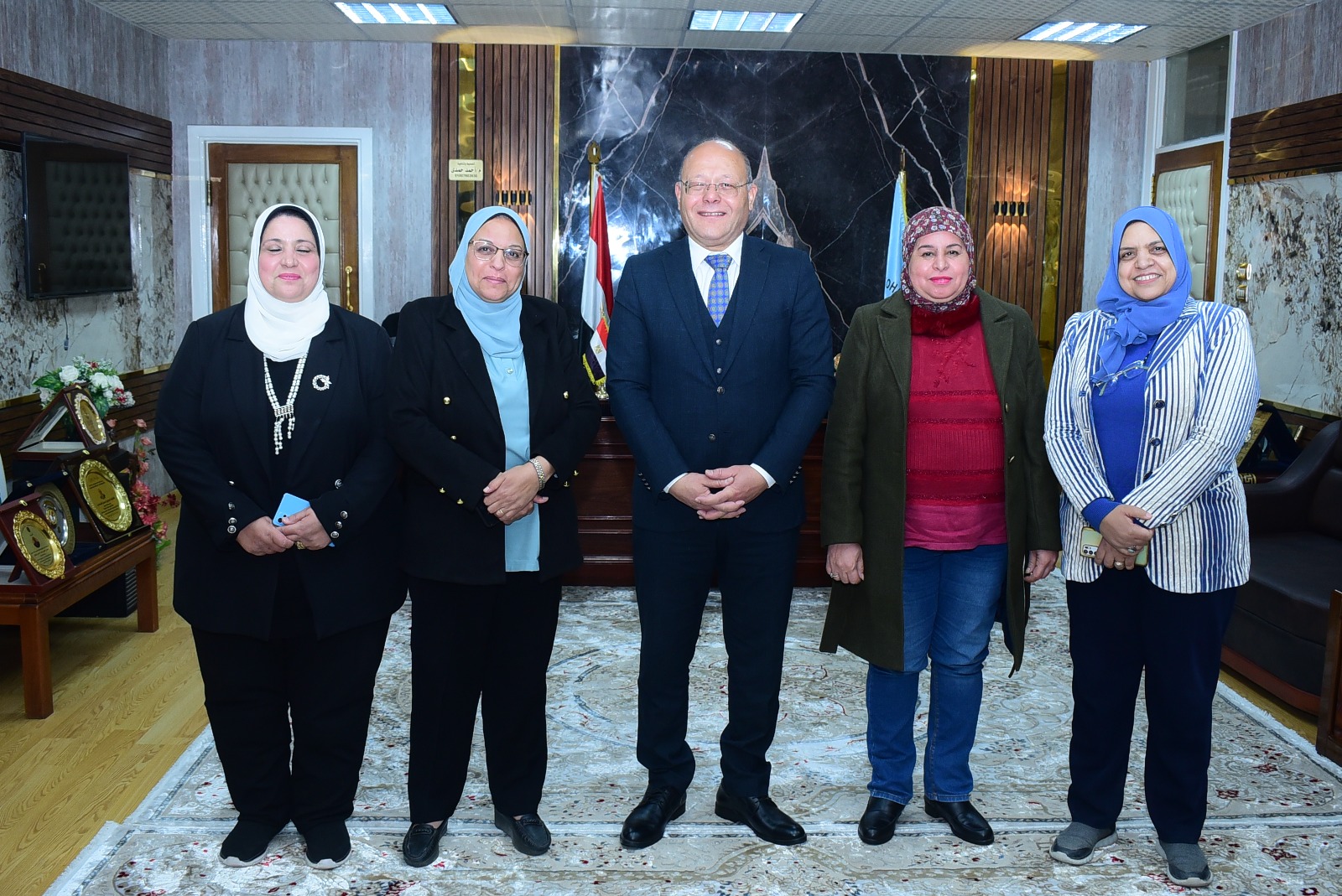 رئيس جامعة سوهاج يستقبل لجنة قطاع التمريض لتقييم برنامج علوم التمريض المكثف