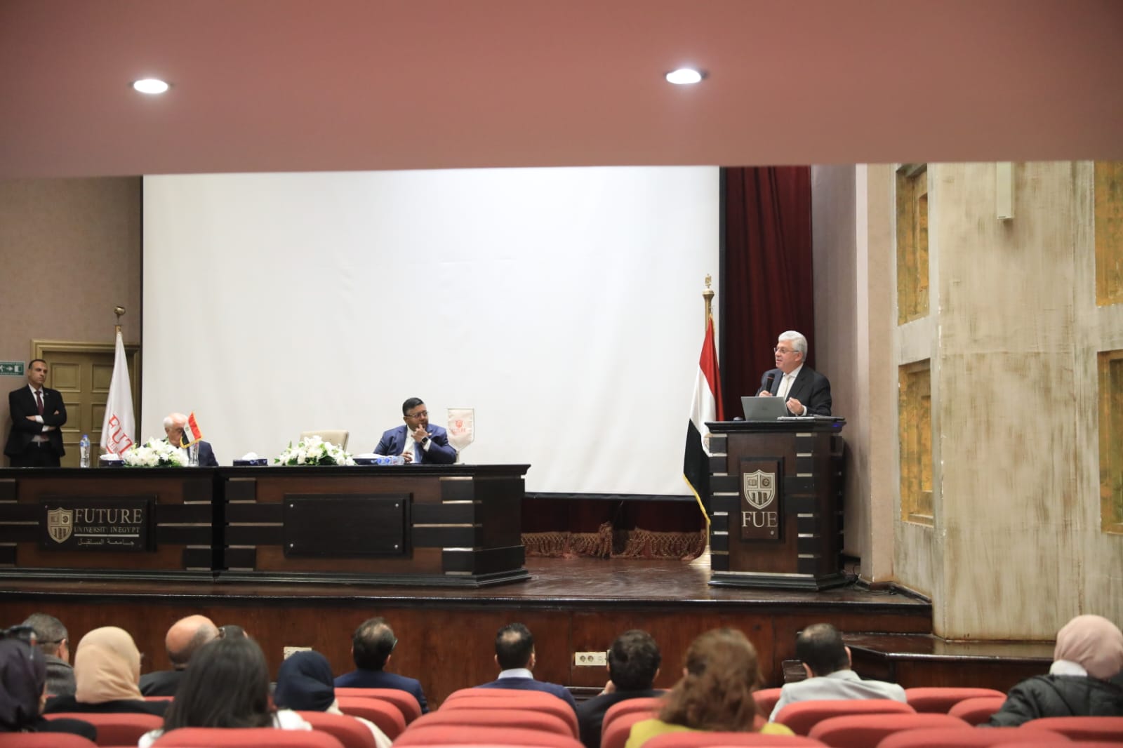 ورشة عمل حول دعم تصنيفات الجامعات المصرية بمشاركة وزير التعليم العالي وجامعة المستقبل