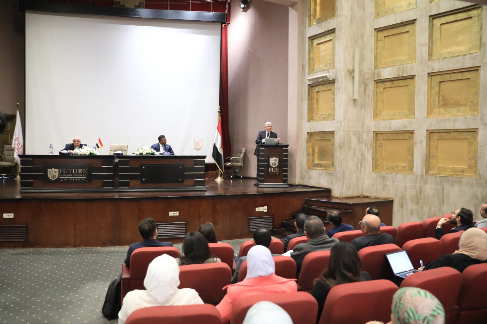 ورشة عمل حول دعم تصنيفات الجامعات المصرية بمشاركة وزير التعليم العالي وجامعة المستقبل