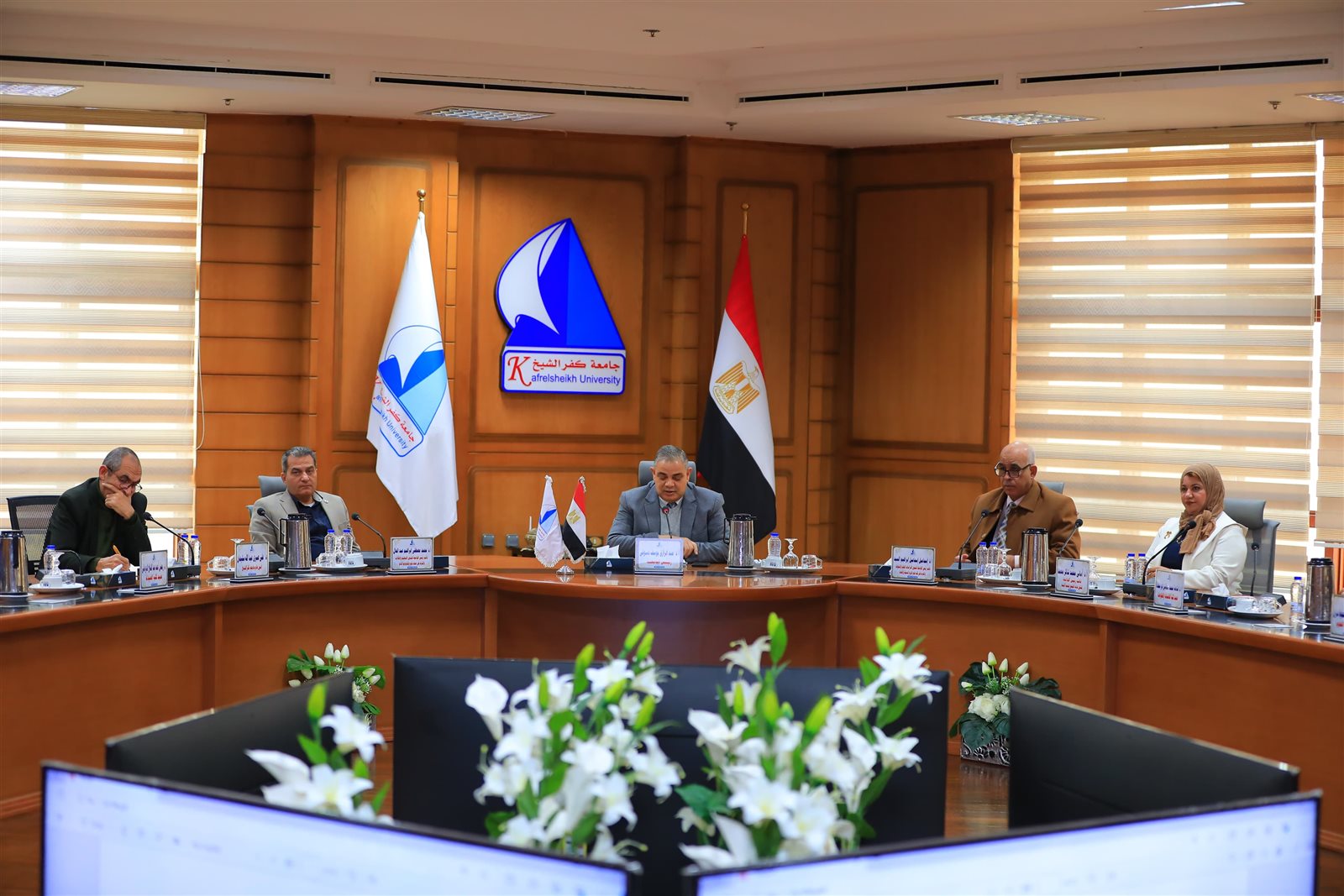  رئيس جامعة كفر الشيخ يناقش انضباط سير امتحانات التيرم الأول واستعدادات الفصل الدراسي الثاني