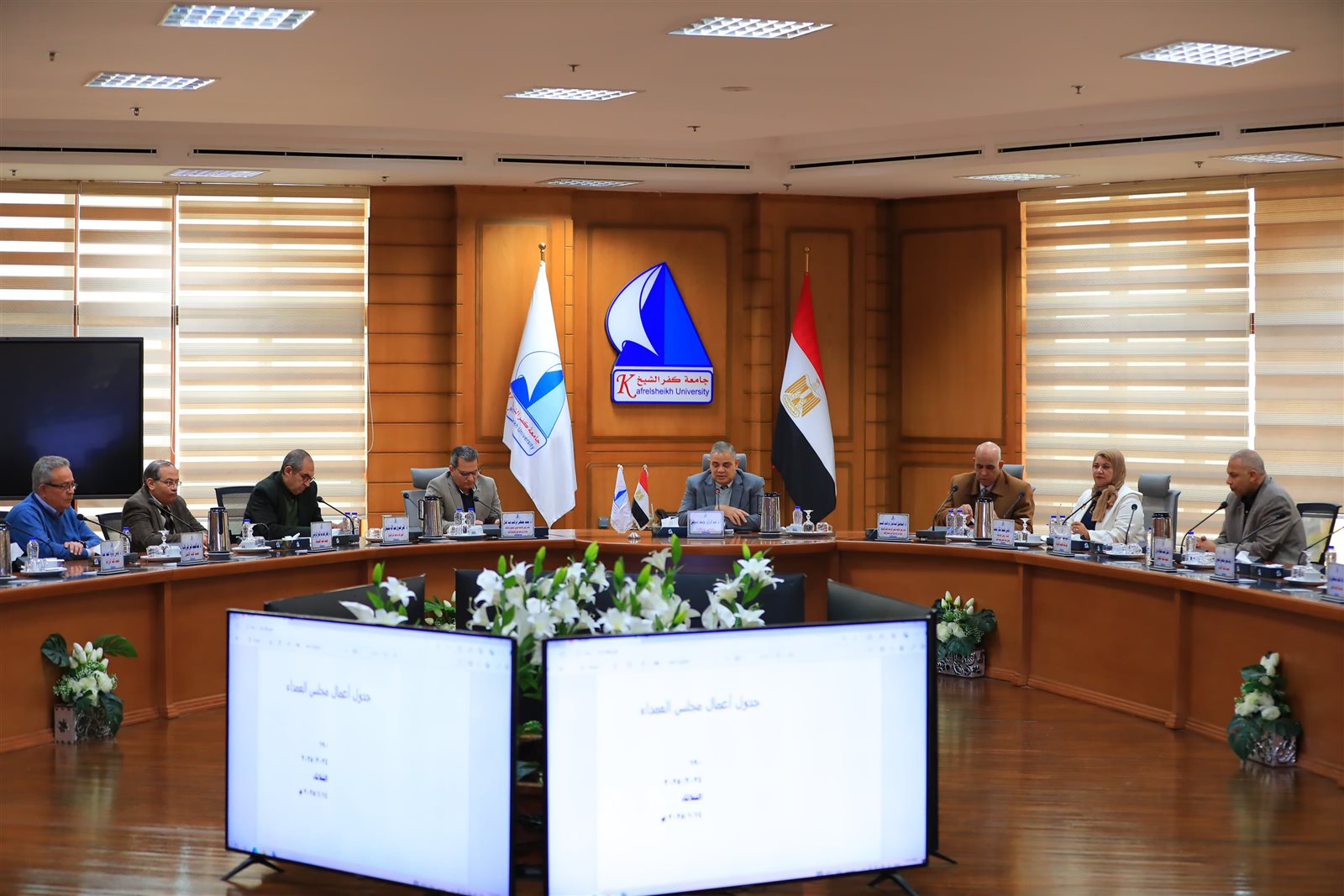  رئيس جامعة كفر الشيخ يناقش انضباط سير امتحانات التيرم الأول واستعدادات الفصل الدراسي الثاني