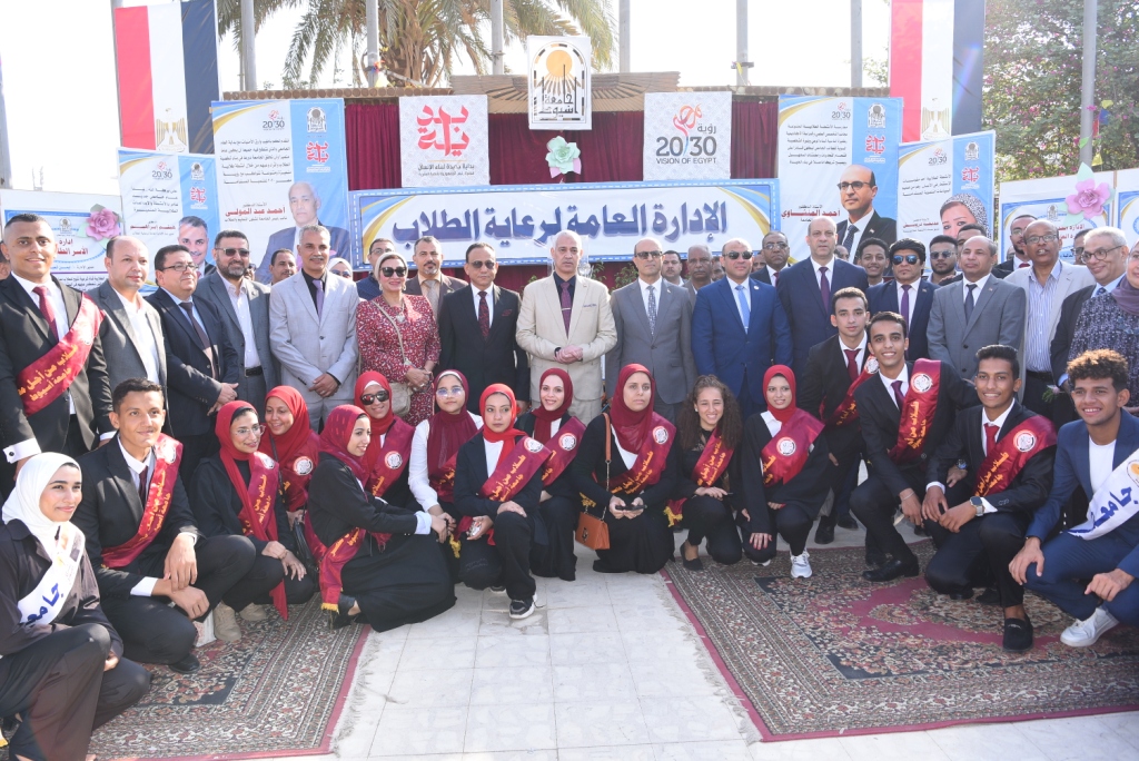 جامعة أسيوط تستعرض تقريرًا عن أنشطة طلابية متميزة لتعزيز الوعي والثقافة