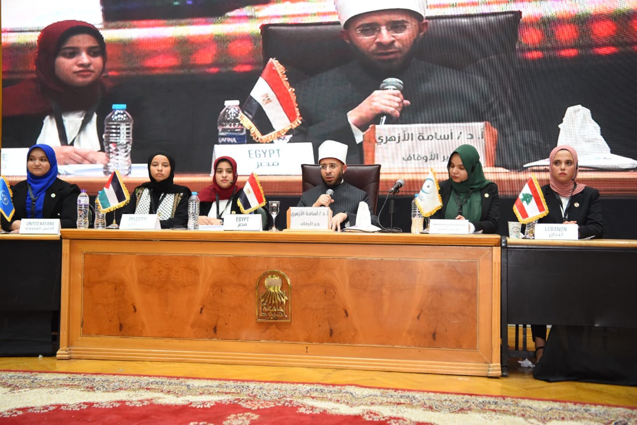 جامعة أسيوط تستعرض تقريرًا عن أنشطة طلابية متميزة لتعزيز الوعي والثقافة