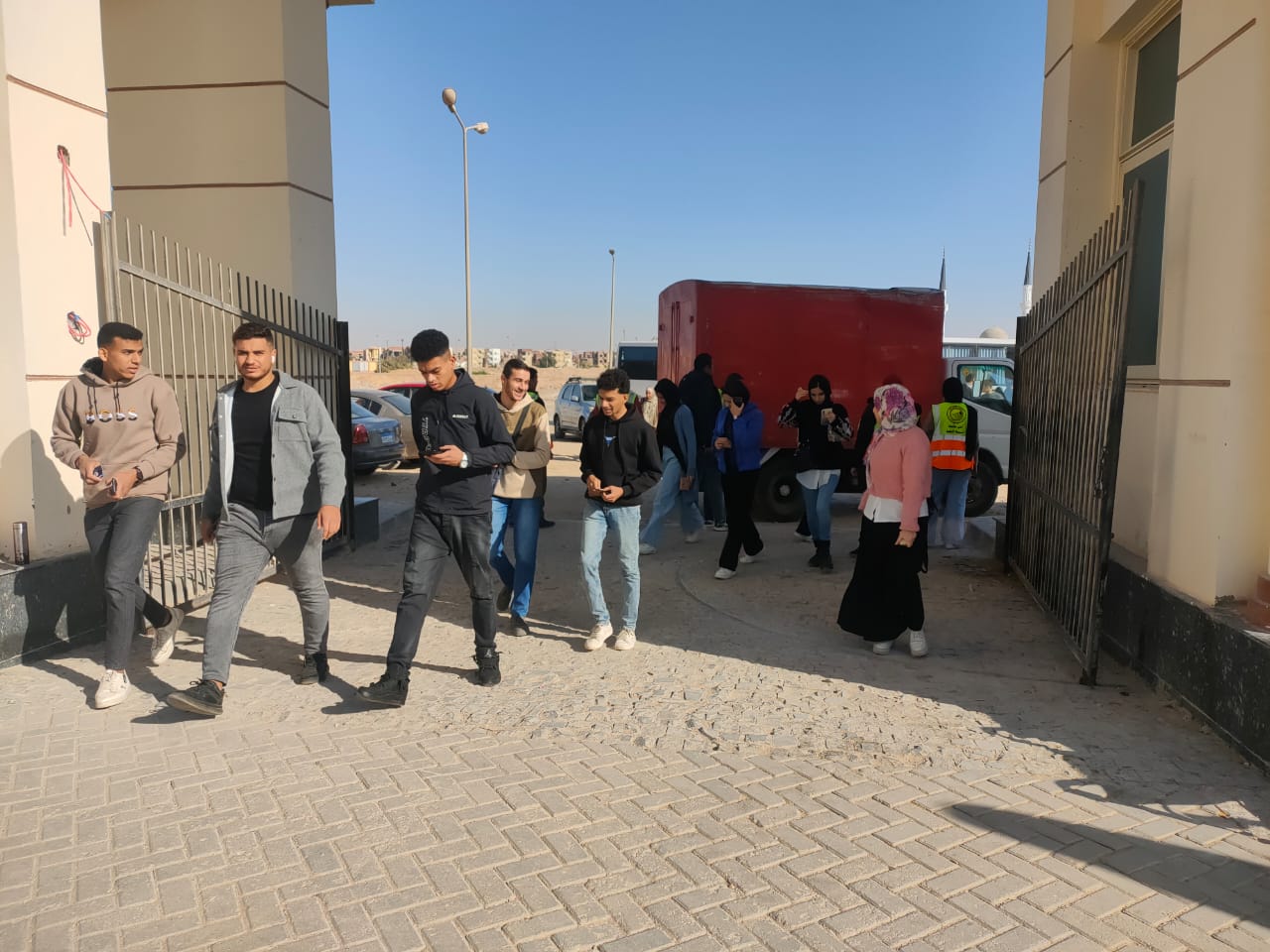 جامعة أسيوط الأهلية تعلن انتظام الدراسة وانطلاق الأنشطة الطلابية