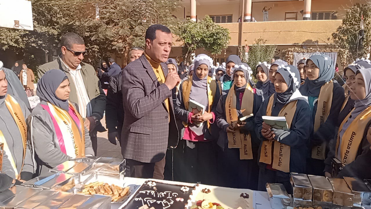 مدير تعليم سوهاج يواصل جولاته الميدانية لمتابعة سير العملية التعليمية بمدارس المحافظة