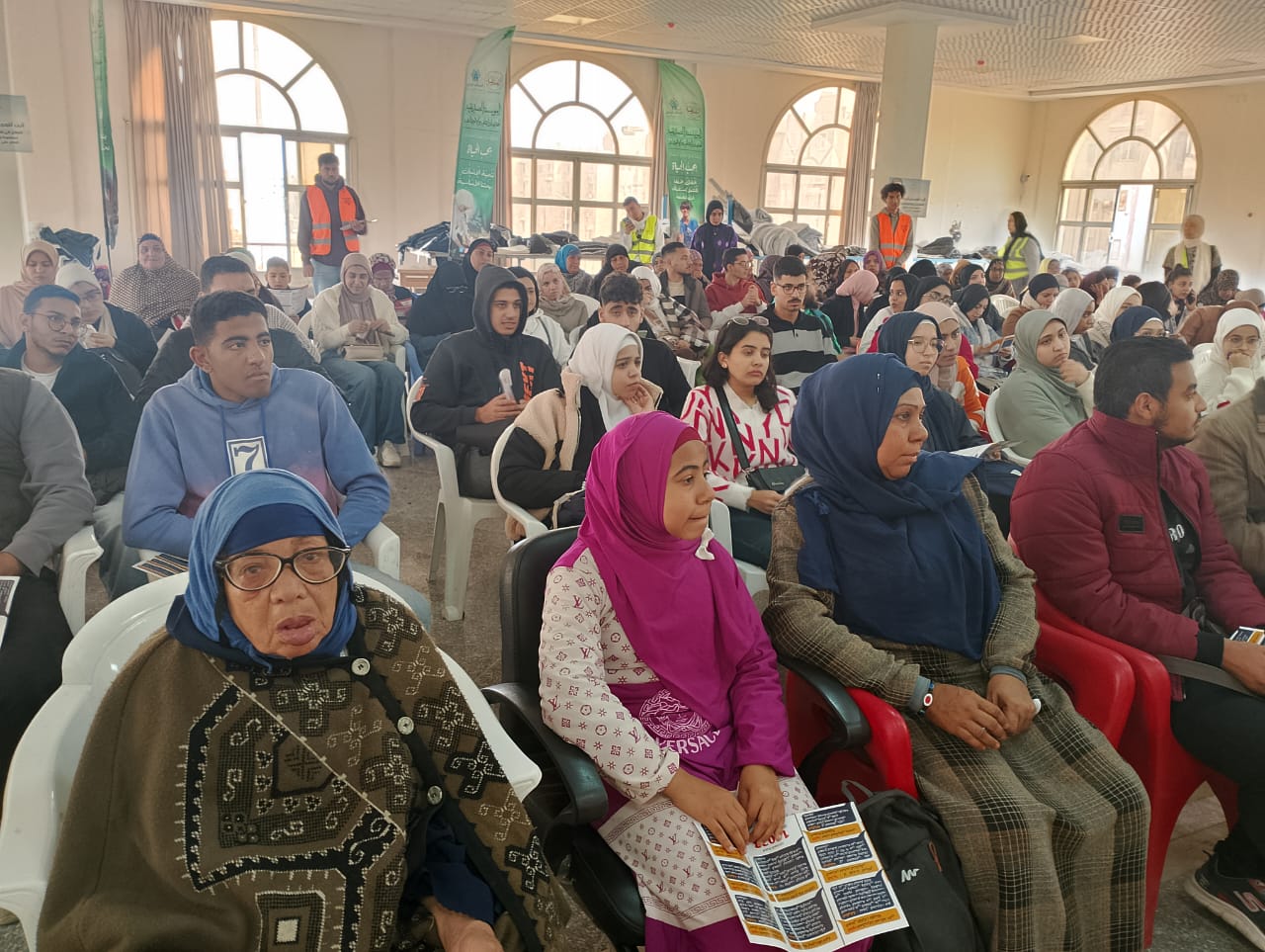 جامعة حلوان تنظم قافلة توعوية لتعزيز الوعي المجتمعي بمساكن عثمان