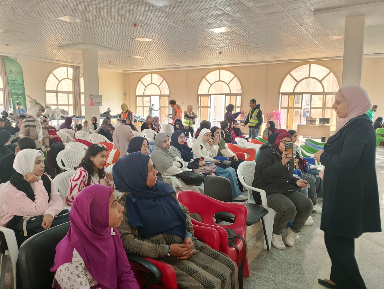 جامعة حلوان تنظم قافلة توعوية لتعزيز الوعي المجتمعي بمساكن عثمان