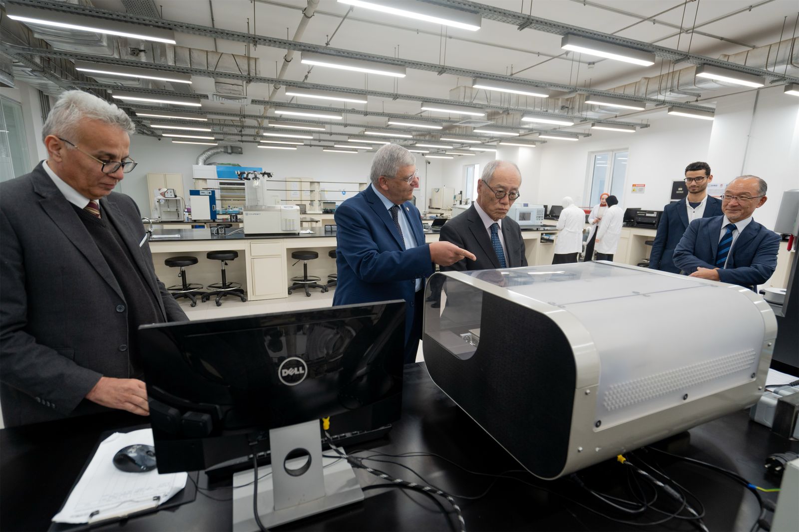 السفير الياباني يزور الجامعة المصرية اليابانية