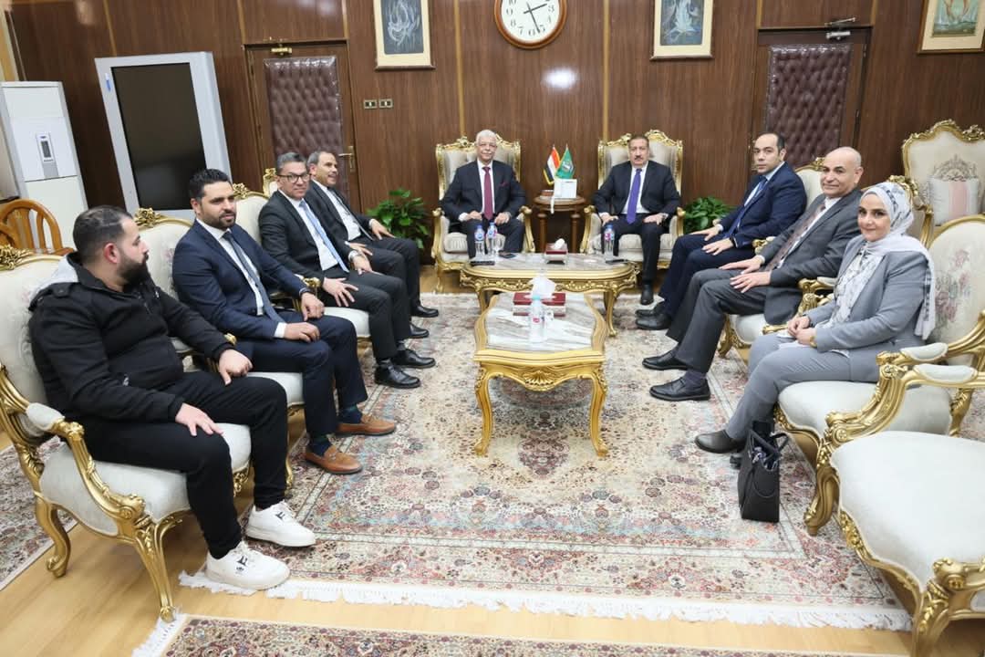 بحث آفاق التعاون في المجالات التعليمية والبحثية بين الجامعة والمحافظة