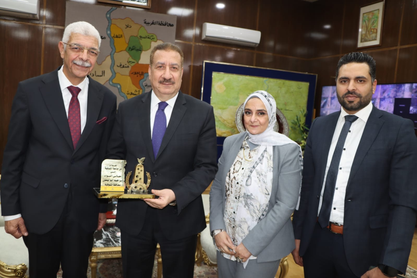 بحث آفاق التعاون في المجالات التعليمية والبحثية بين الجامعة والمحافظة