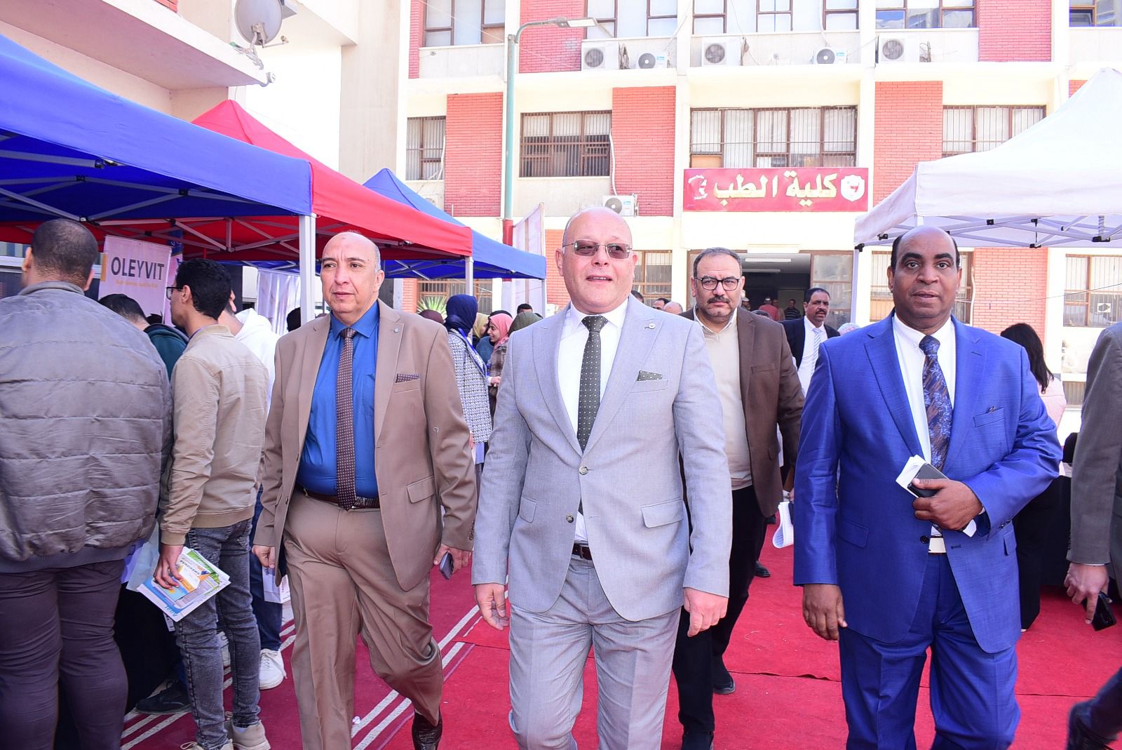 جامعة سوهاج تنظم مؤتمرًا علميًا يناقش التشخيص والعلاج في طب الأطفال