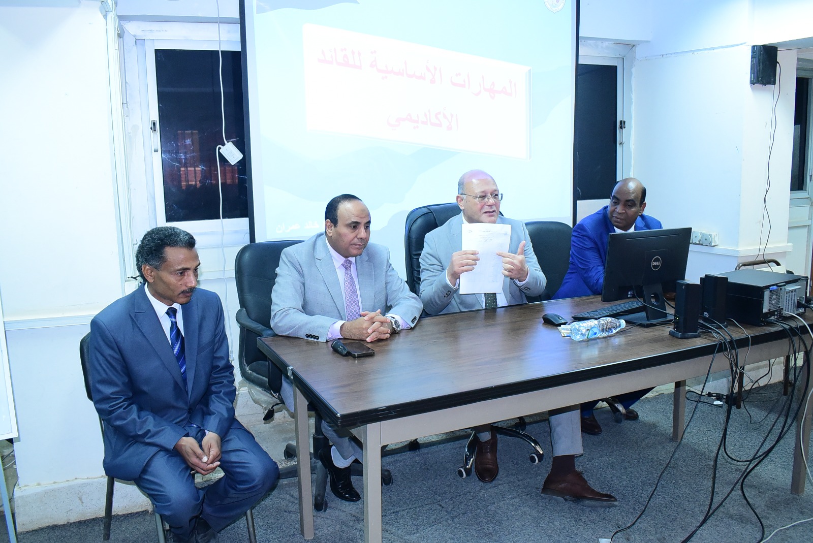 جامعة سوهاج تختتم برنامجًا تدريبيًا لتأهيل القيادات الأكاديمية بكلية الطب