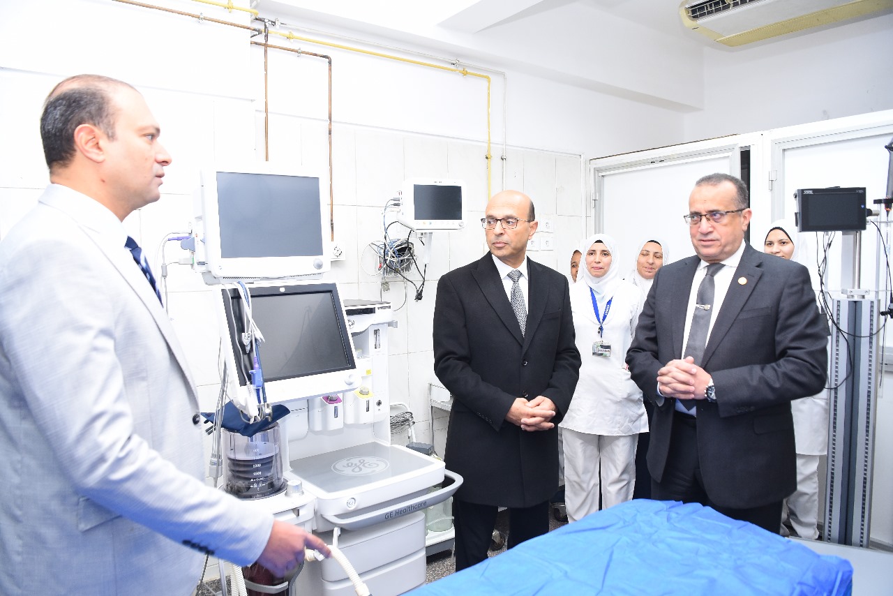 رئيس جامعة أسيوط يفتتح وحدة متطورة لمناظير صدر الأطفال 