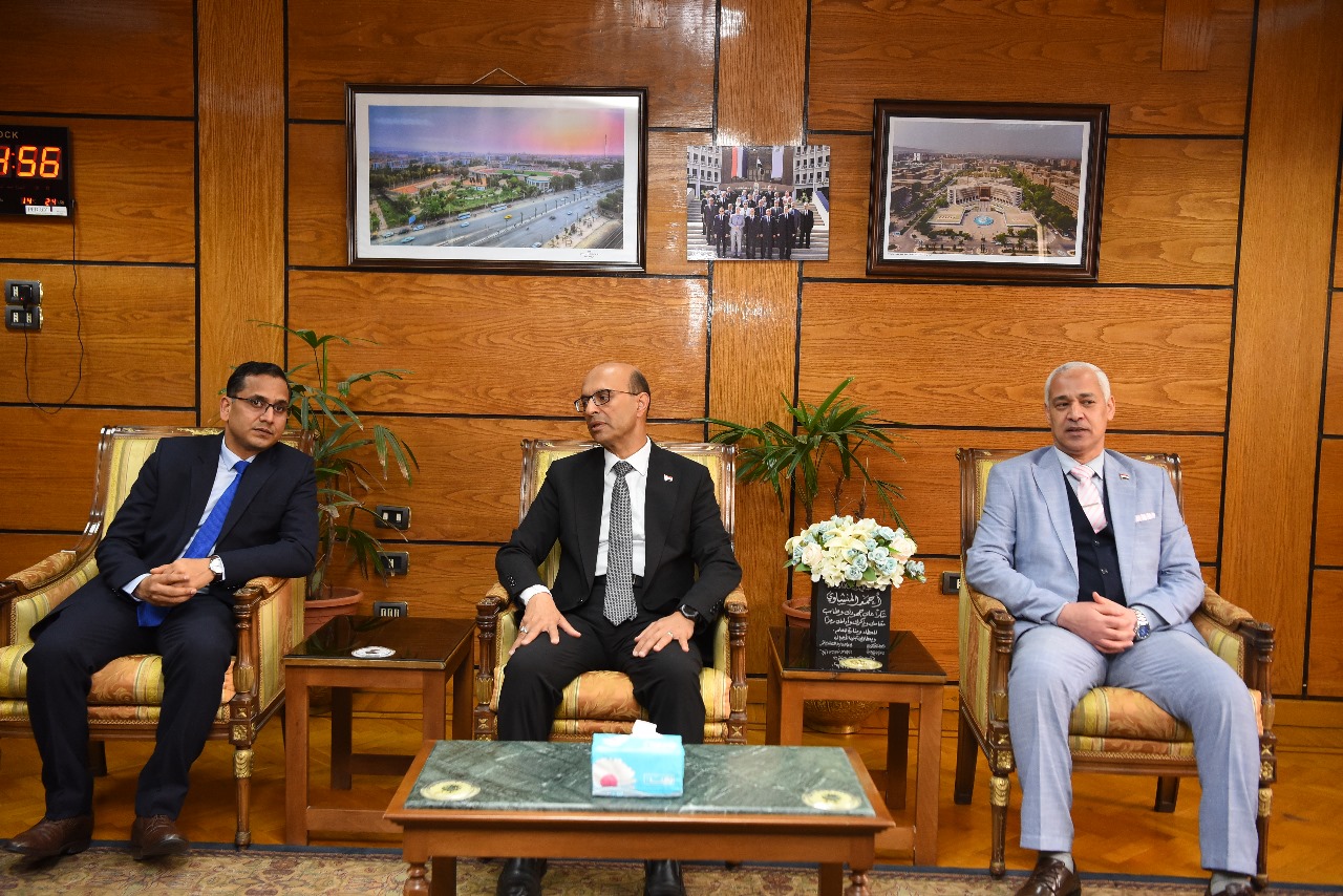 رئيس جامعة أسيوط يبحث تعزيز التعاون الثقافي مع الهند