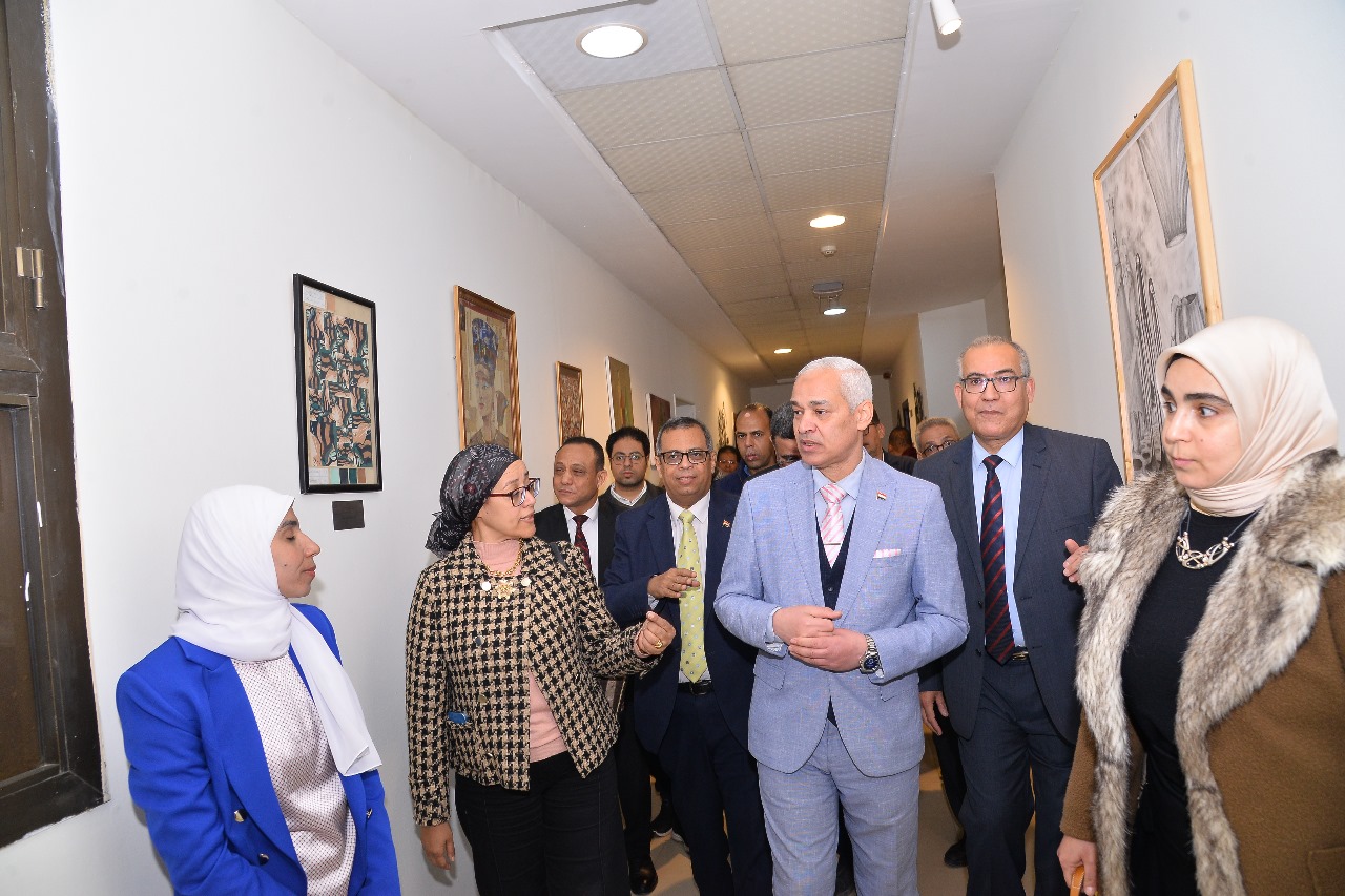 إبداع فني يجمع بين جامعة أسيوط ومعهد تكنولوجيا المعلومات