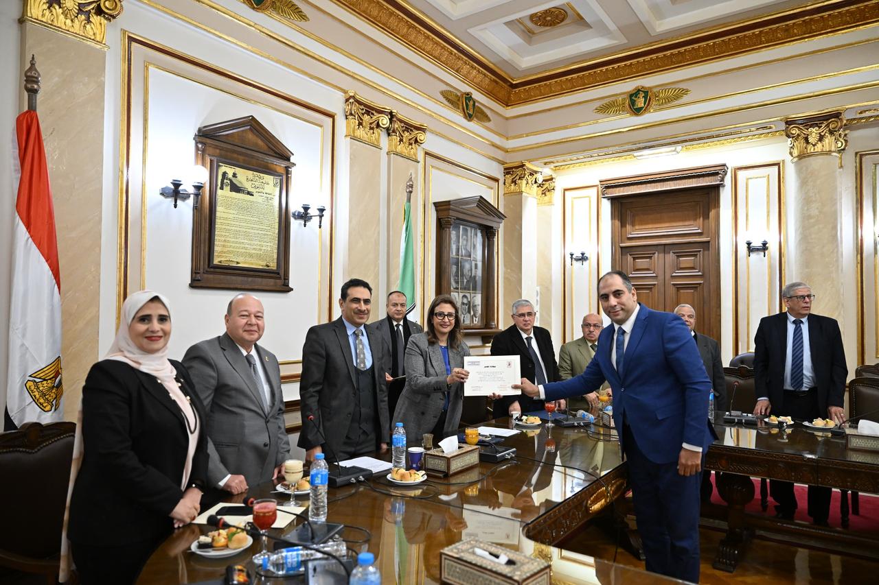 جامعة القاهرة تكرم الفائزين بمسابقة وقف الفنجري 2024