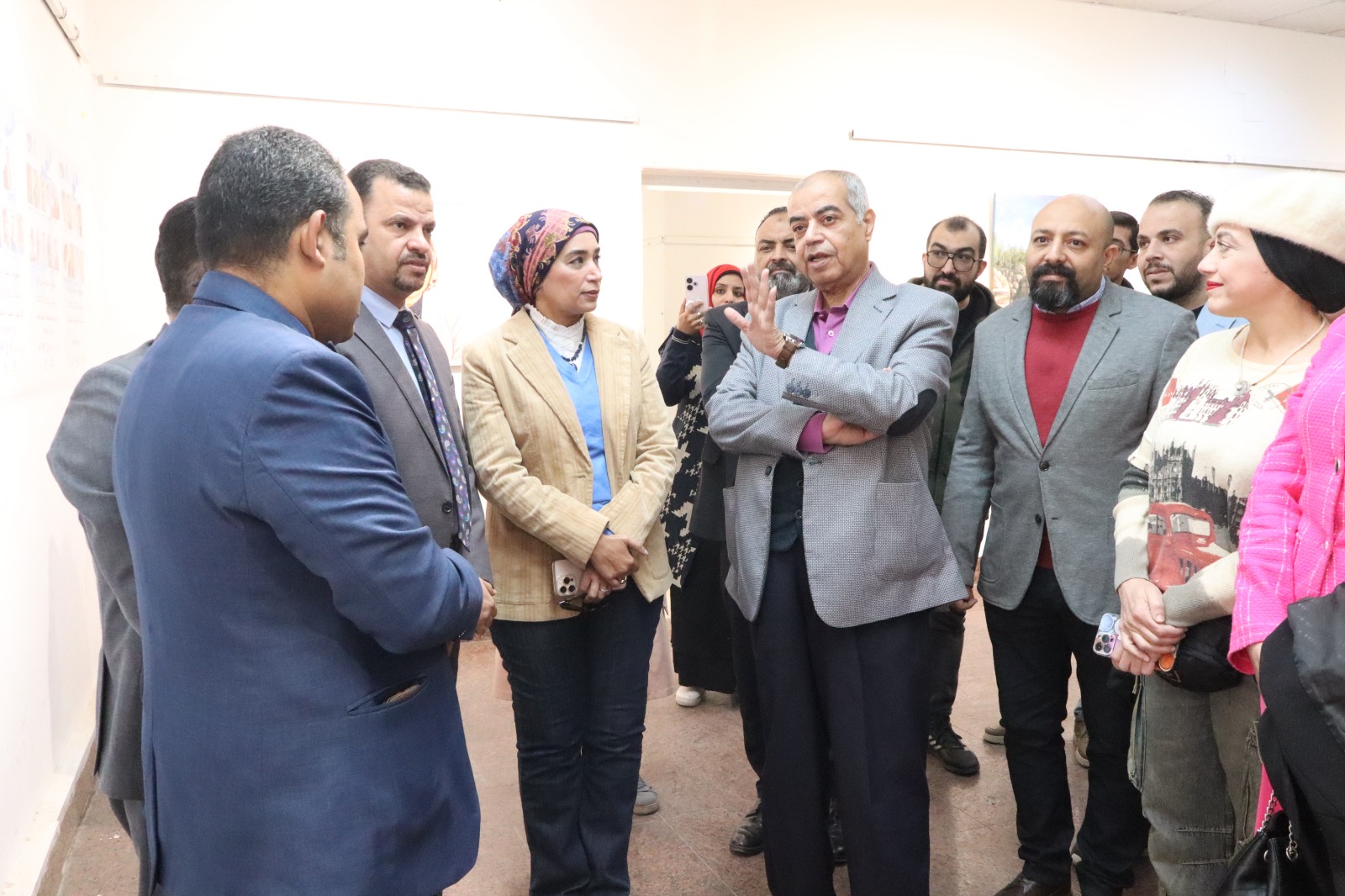 انطلاق المعرض الفني سيمبوزيوم الفنون الدولي الأول بجامعة الأقصر