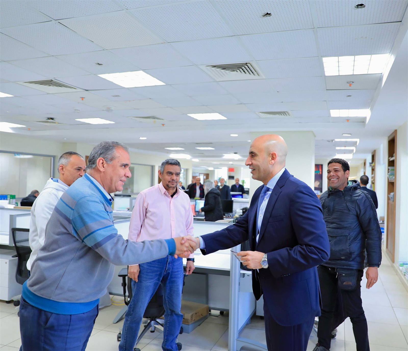 وزير التربية والتعليم يقوم بجولة تفقدية لتهنئة العاملين بشهر رمضان ومتابعة الدراسة