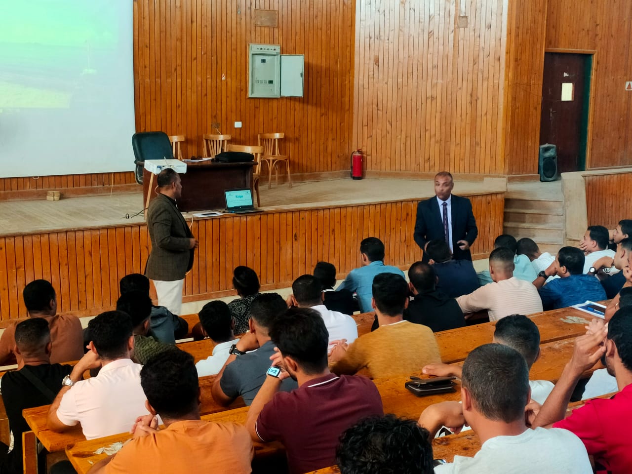 جامعة سوهاج تواصل جهودها في تأهيل الشباب للزواج عبر مشروع مودة