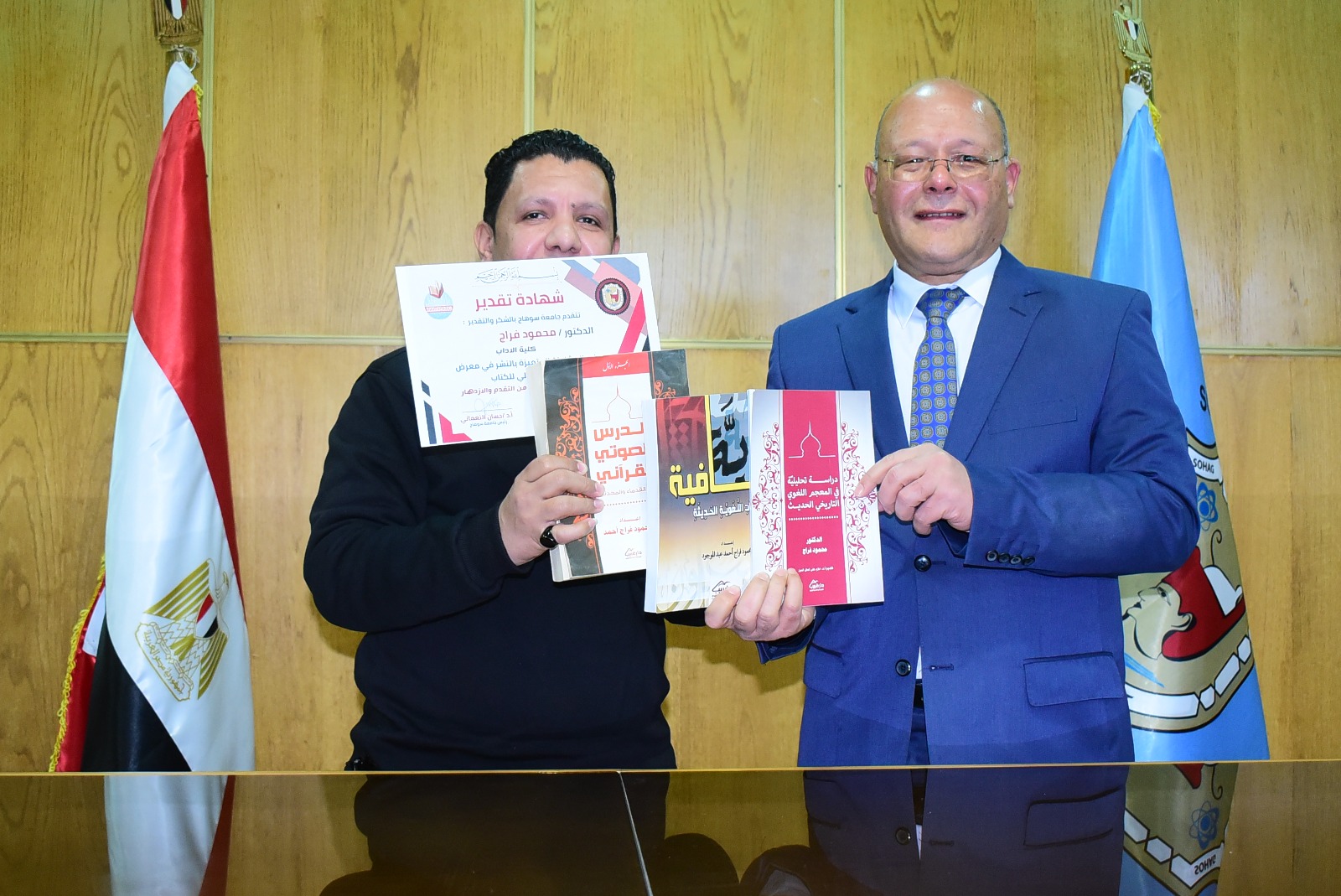 رئيس جامعة سوهاج يكرّم مبدعي الجامعة لمشاركتهم في معرض الكتاب