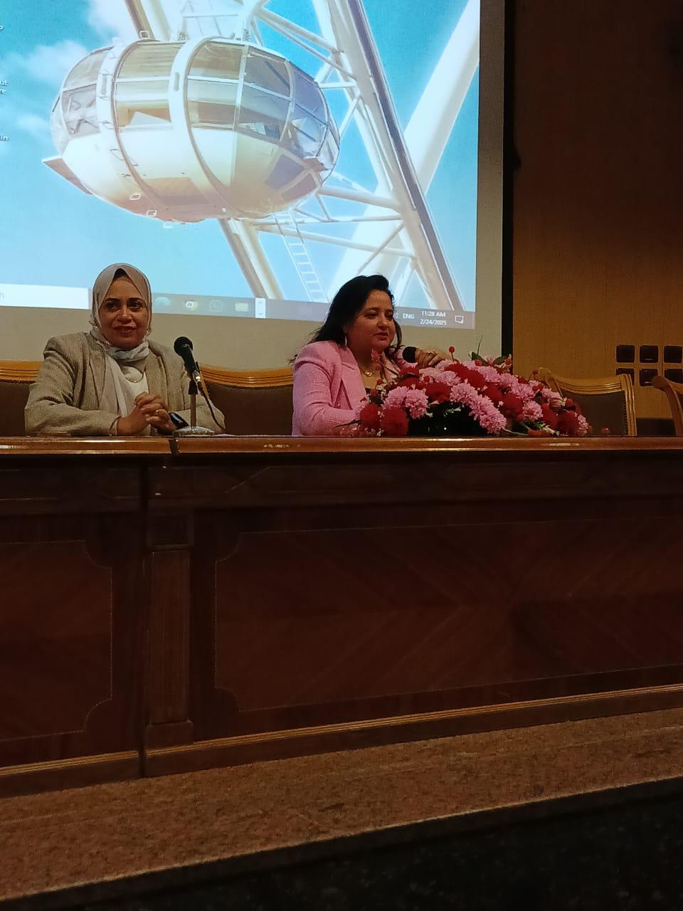 جامعة عين شمس تنظم ندوة حول البصمة الكربونية والتغير المناخي بكلية الألسن