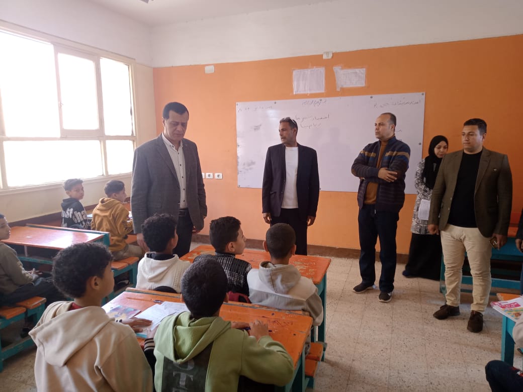 مدير تعليم سوهاج يواصل جولاته الميدانية للاطمئنان على الدراسة