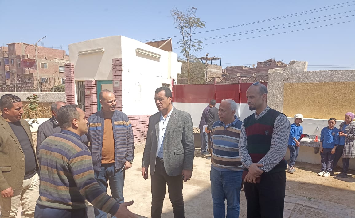 مدير تعليم سوهاج يواصل جولاته الميدانية للاطمئنان على الدراسة