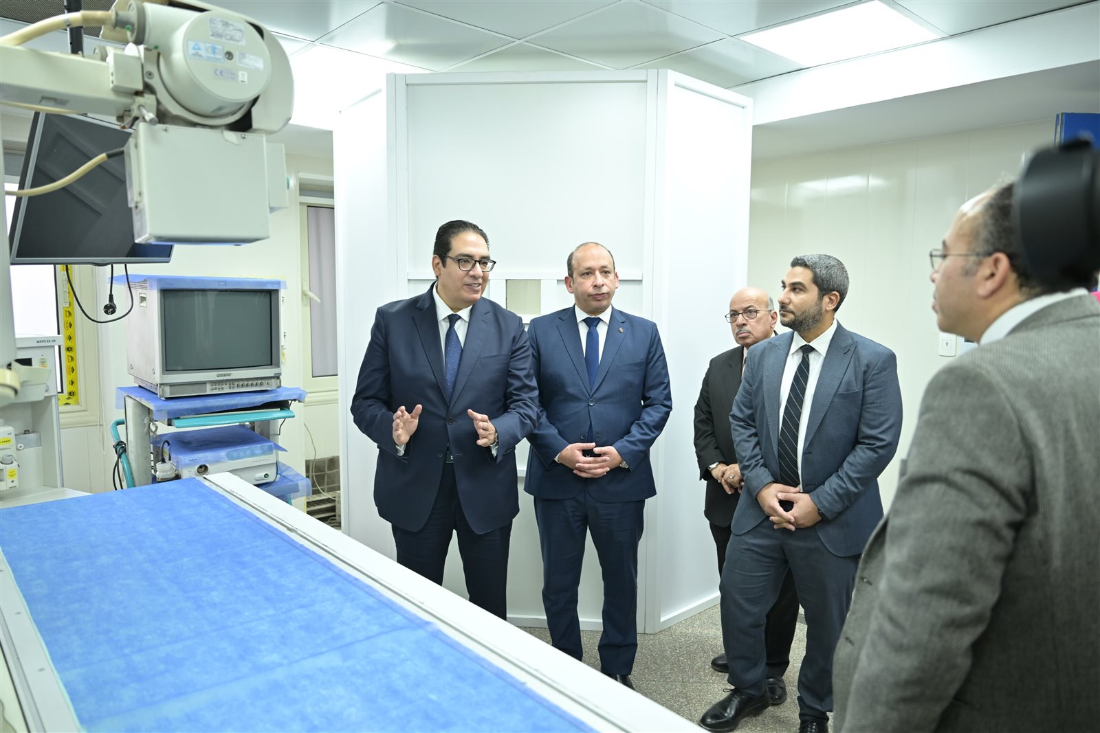 رئيس جامعة القاهرة يعلن إطلاق تطويرًا طبيًا متقدمًا بوحدة مناظير الجهاز الهضمي