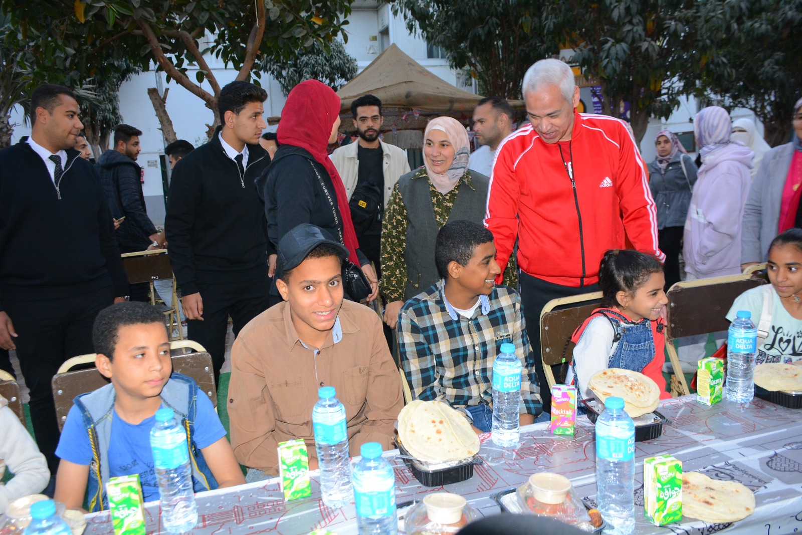 إفطار رمضاني يجمع أسرة جامعة أسيوط بمشاركة 30 طفلًا يتيمًا