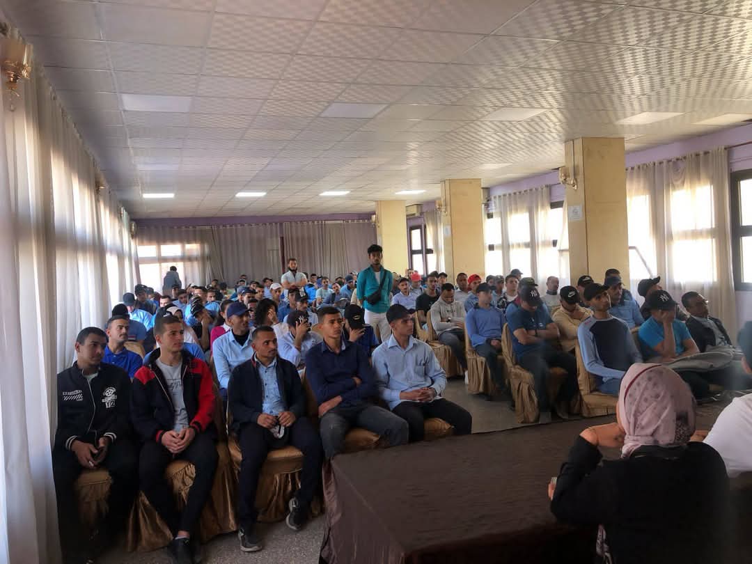 جامعة أسيوط تناقش مخاطر وفرص الإنترنت والذكاء الاصطناعي