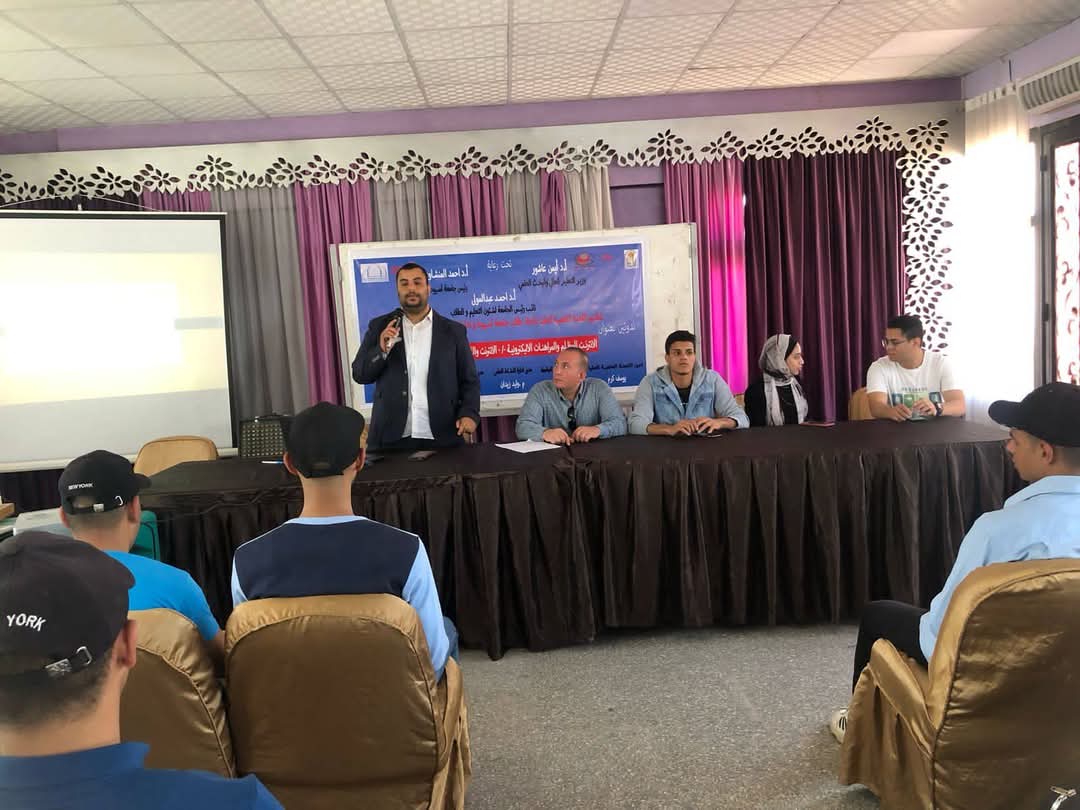 جامعة أسيوط تناقش مخاطر وفرص الإنترنت والذكاء الاصطناعي