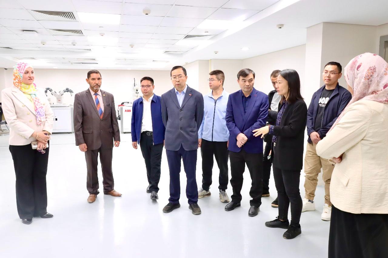 معهد بحوث الإلكترونيات يستقبل وفدًا صينيًا لتعميق التعاون في الإلكترونيات والتكنولوجيا