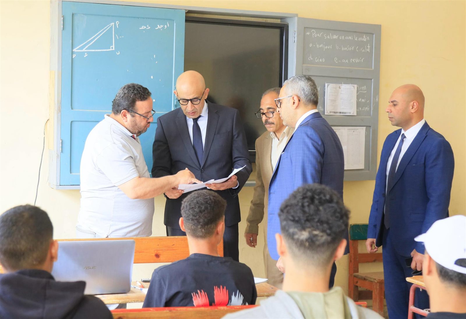 جولة مفاجئة لوزير التربية والتعليم لمتابعة سير العملية التعليمية