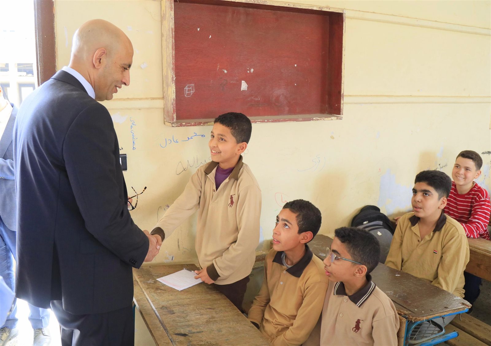 جولة مفاجئة لوزير التربية والتعليم لمتابعة سير العملية التعليمية