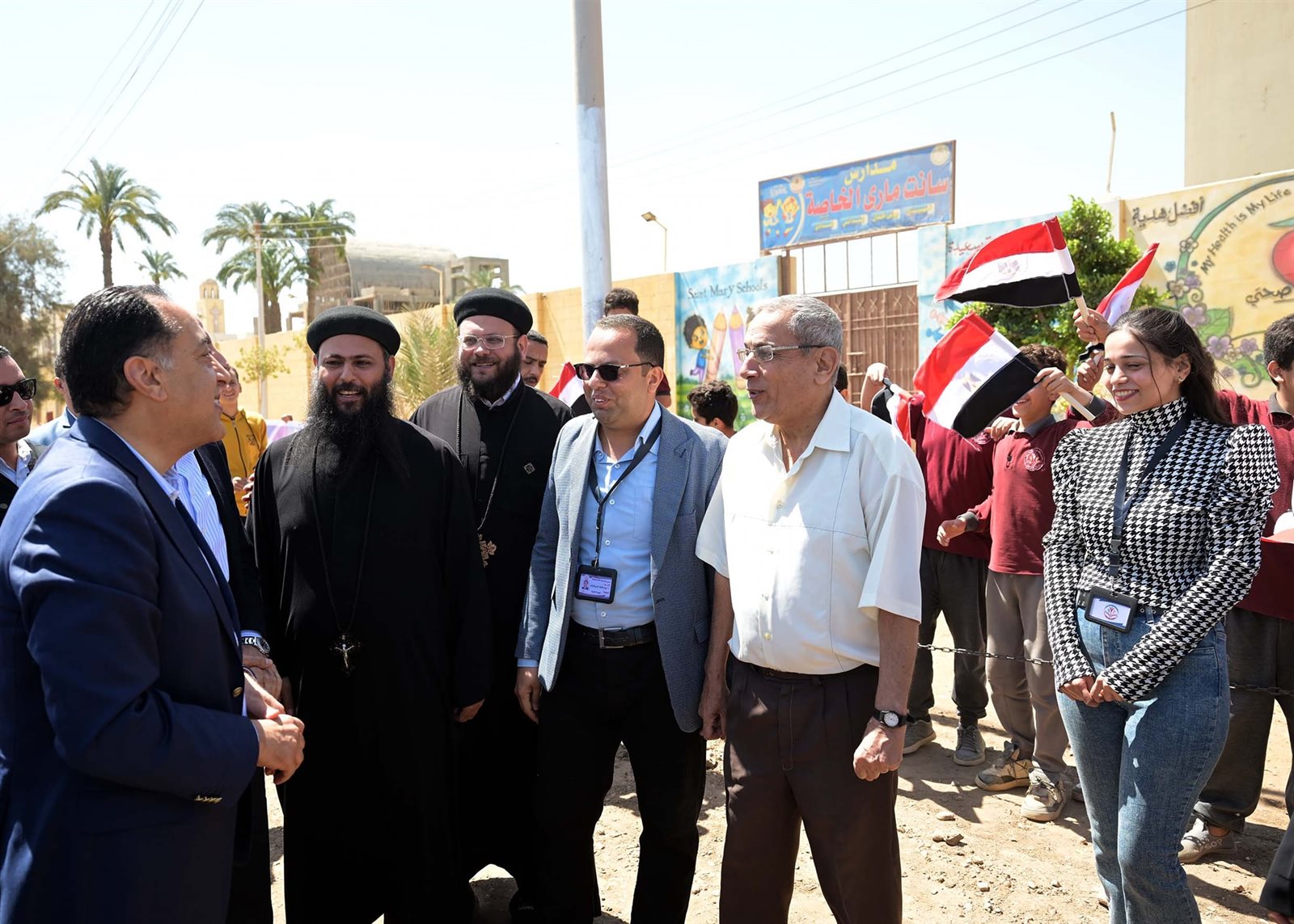 رئيس الوزراء يلتقي طلاب سانت ماري بمنفلوط